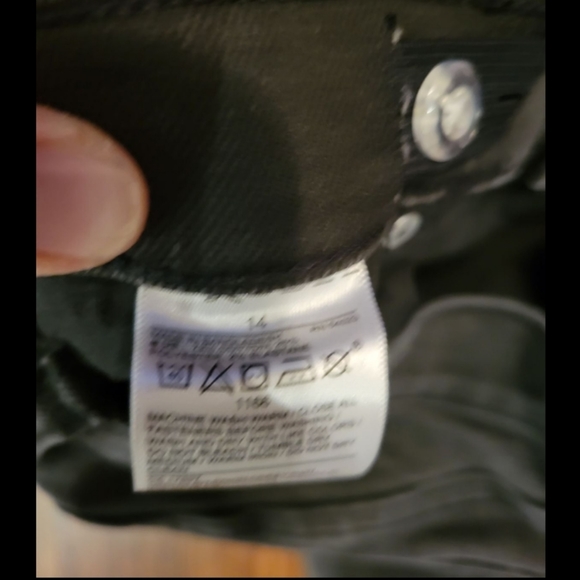 Old Navy Boys Karate Slim Distressed Jeans - Picture 4 of 4